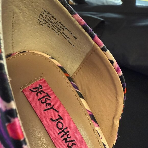 Betsy Johnson Pink Cheetah print pump - Picture 9 of 11